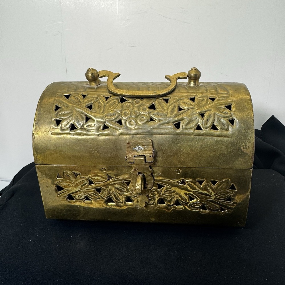 VINTAGE INDIA 6" X 4.25" X 3.75" BRASS INCENSE TREASURE CHEST Footed